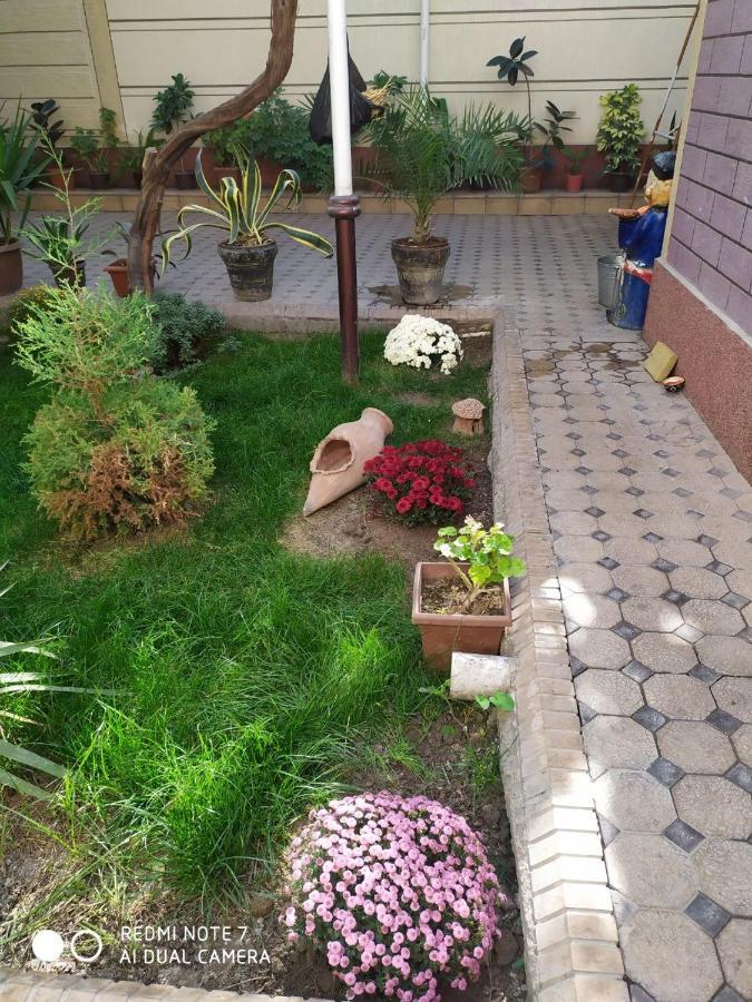 Uvaysiy Family Guest House Marghilon Kültér fotó