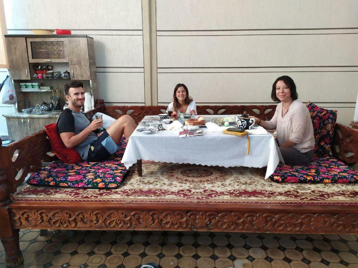 Uvaysiy Family Guest House Marghilon Kültér fotó
